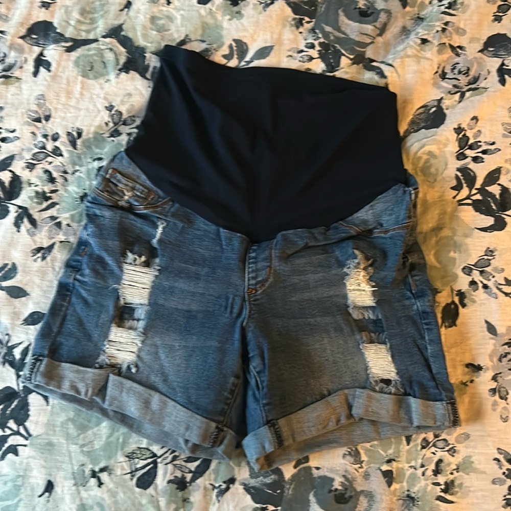 SONG Maternity Ripped Medium Wash Jean Shorts - SzL